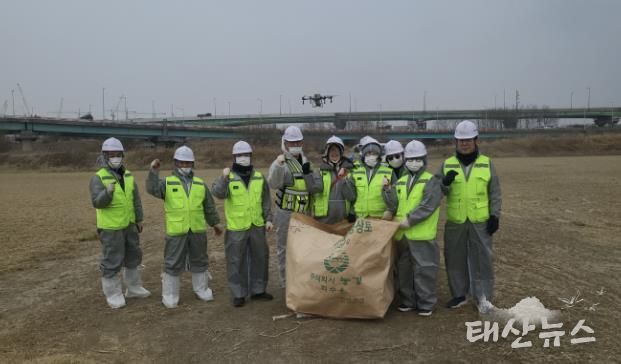 드론을 활용한 겨울철새 먹이주기